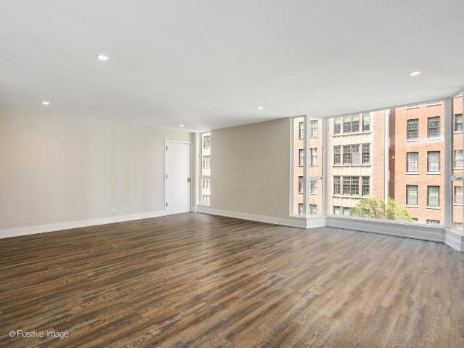 Building Photo - 227 E Walton Pl