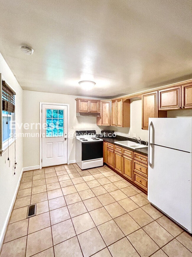 Building Photo - 12364 Mason Ave