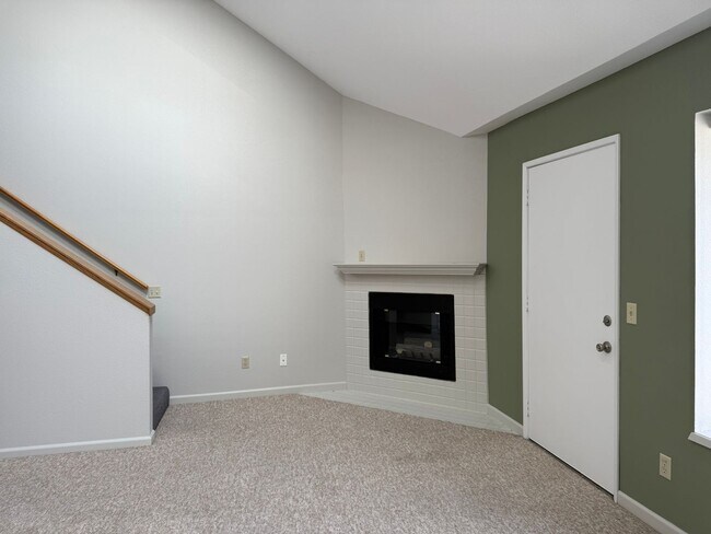 Foto del edificio - 2 Bed, 2 Bath Upper Level Condo
