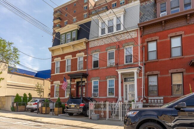 Foto del edificio - 3306 Hudson Ave