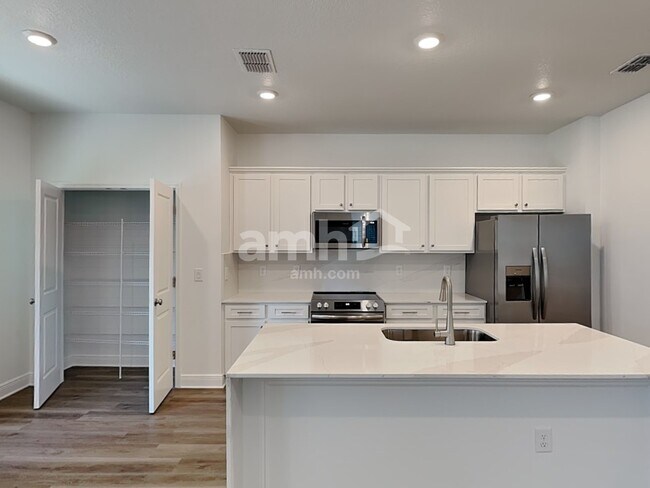 Foto del edificio - 14625 Cedar Trunk Ter