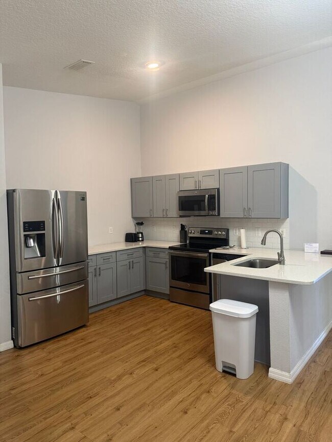 Foto del edificio - FREE RENT!!!Condo at Club Cortile, Luxury Condominiums and Townhomes.
