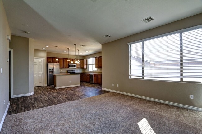 Foto del edificio - 7226 Regent Pond St