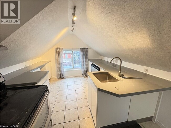 Building Photo - 41 Fairview Ave