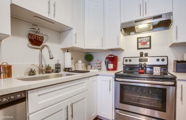 Foto del edificio - 1 br, 1 bath Condo - 1811 East Grand Avenu...