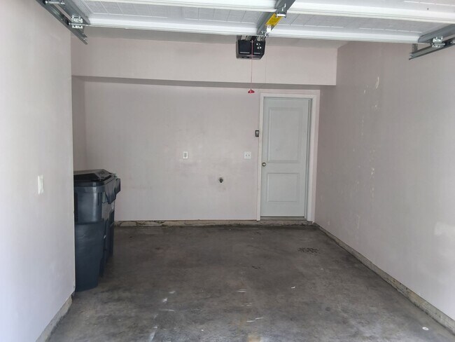 Foto del edificio - Modern 3 Bed 2.5 Bath Townhouse/Condo Near West End Henrico