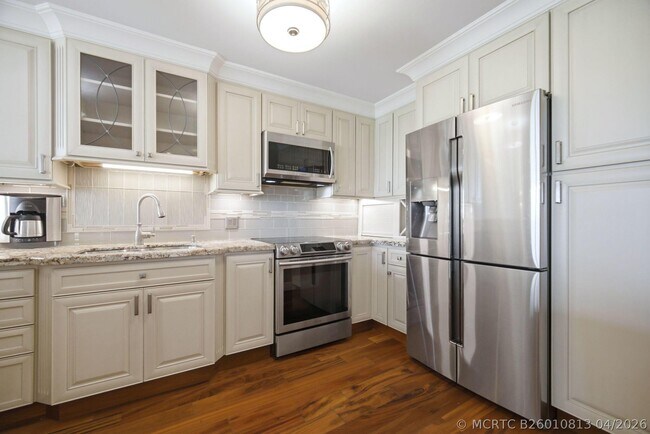 Building Photo - 2901 S Palm Aire Dr