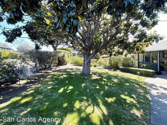 Foto del edificio - 2 br, 2 bath House - 97 Del Mesa Carmel