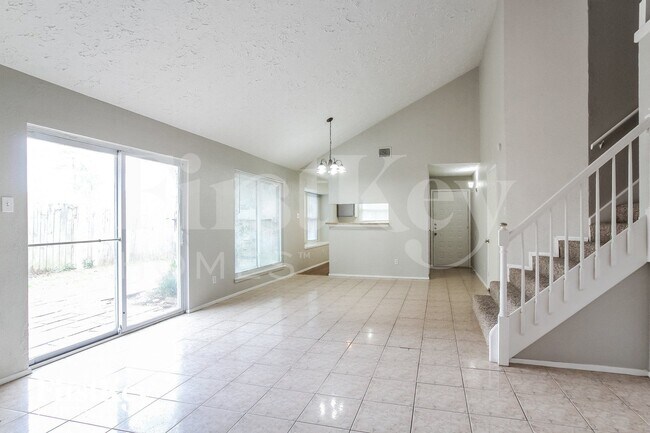 Foto del edificio - 22219 Diane Dr