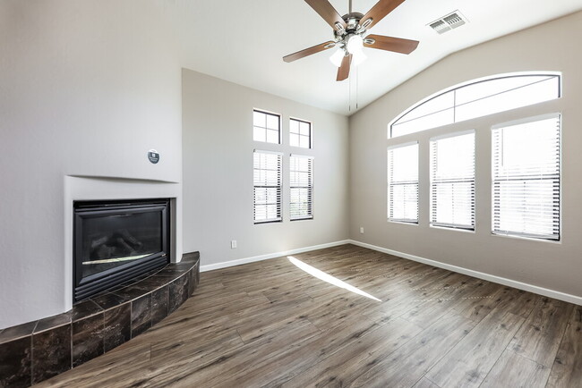 Foto del edificio - 2418 W Sleepy Ranch Rd