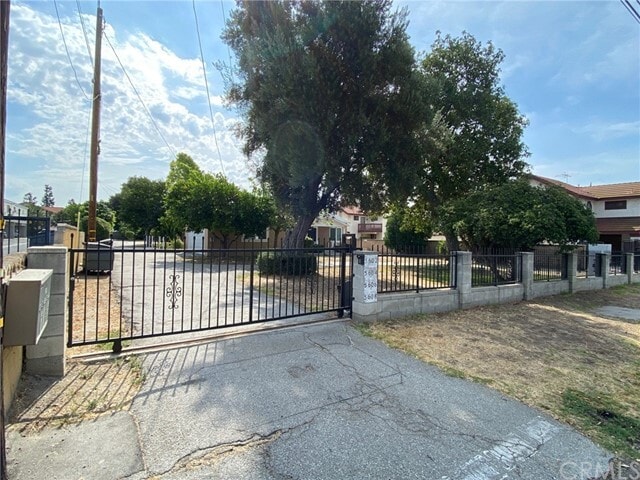 Primary Photo - 5604 Welland Ave