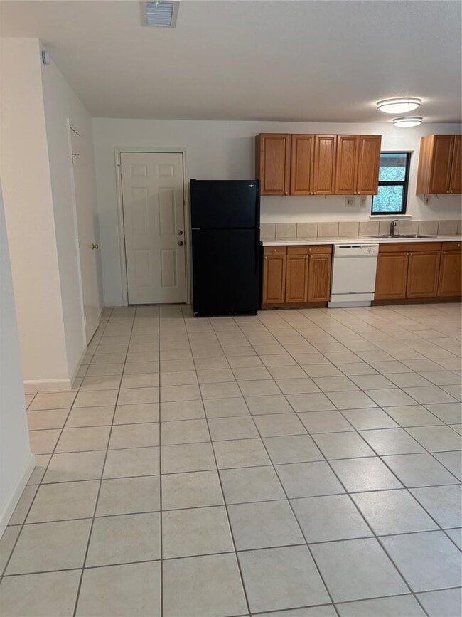 Building Photo - 105 Sendero Blvd