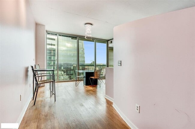 Foto del edificio - 3324 Peachtree Rd NE