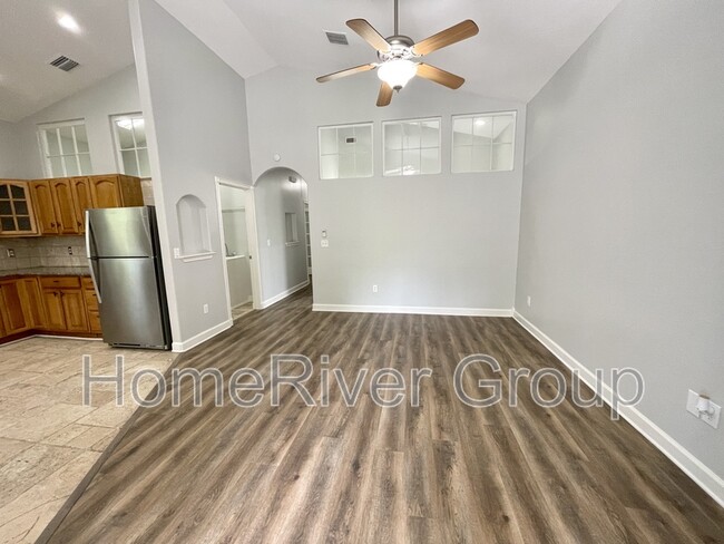 Foto del edificio - 5753 Eden Ln