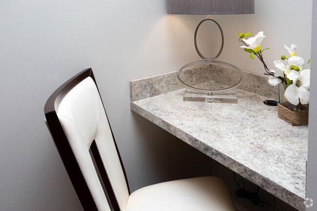 2HAB, 2BA - 1,088 ft² - Escritorio empotrado - Palomar View Apartments