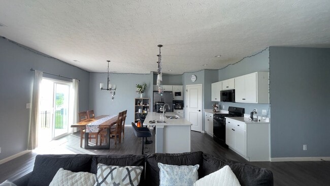 Building Photo - Fieldstone at the Crossing...LARGE 3 Bed 2...