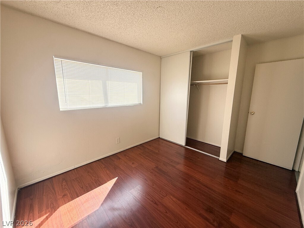 Foto del edificio - 4220 Stewart Ave