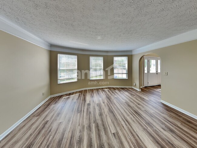 Building Photo - 70 Simsbury Ct