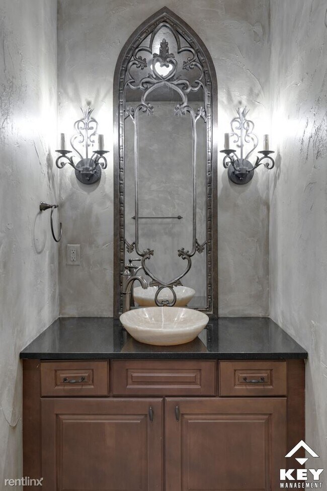 Foto del edificio - 2 br, 3.5 bath Townhome - 3308 Victor Pl