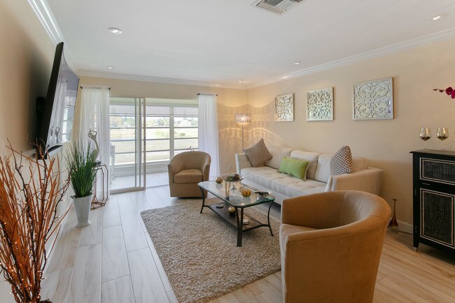 Building Photo - 13578  Via Flora  E Delray Beach FL 33484