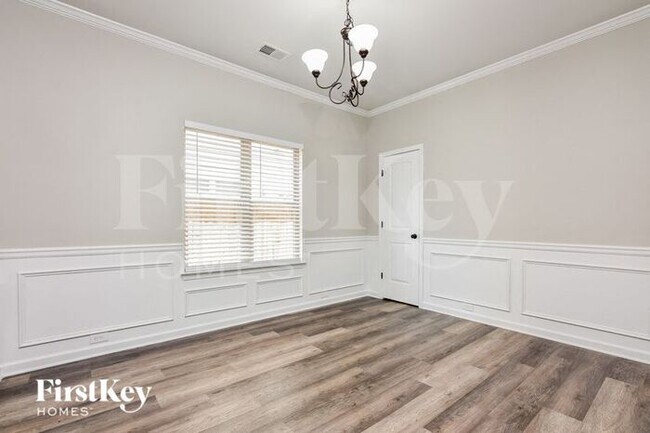 Building Photo - 5805 Woodside Crossing