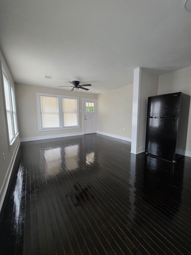Foto principal - 222 E Pearce St