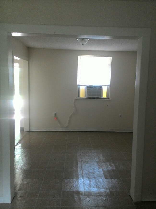Foto del edificio - 805 Bridges St