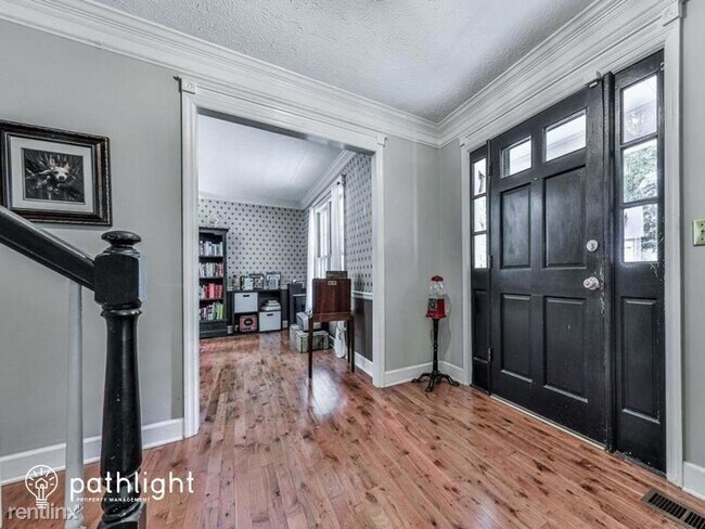Foto del edificio - 5 br, 2 bath House - 812 Deep Lake Drive N...