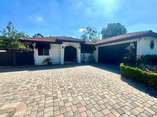 Building Photo - Charming Village Home – Steps from Claremo...