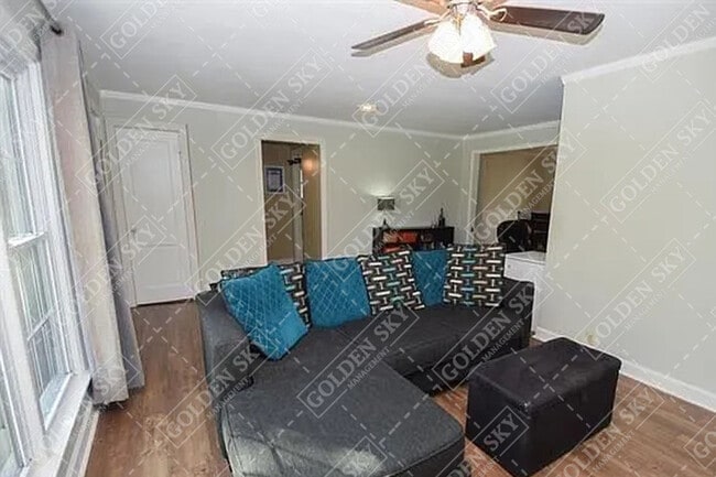 Building Photo - 2605 N Maplewood Ave