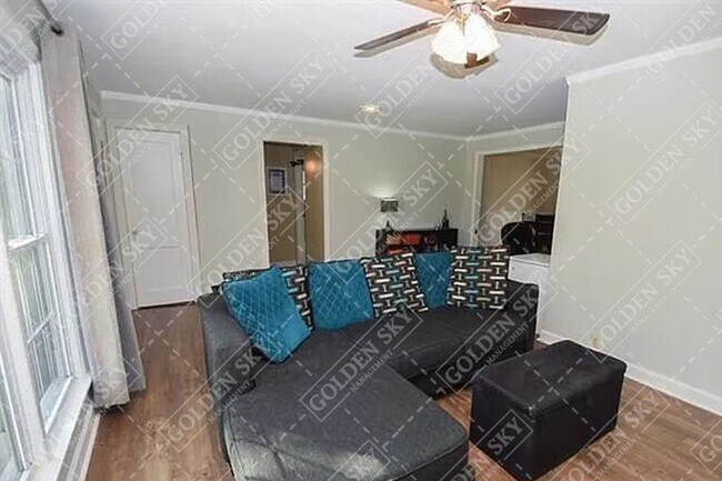 Foto del edificio - 2605 N Maplewood Ave