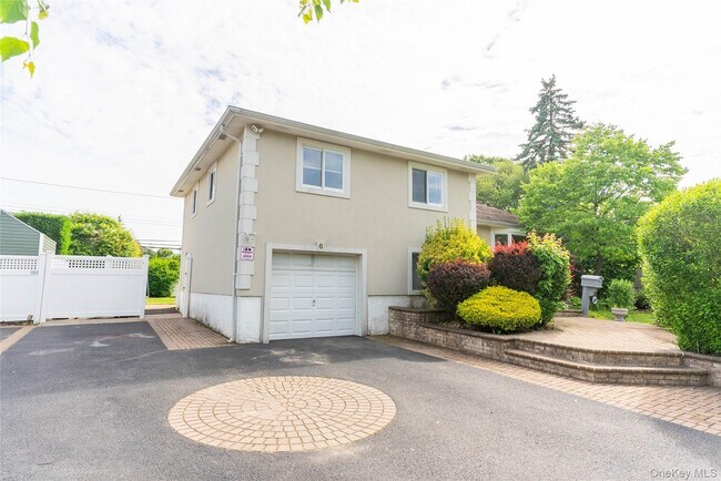 Building Photo - 6 Manor Dr
