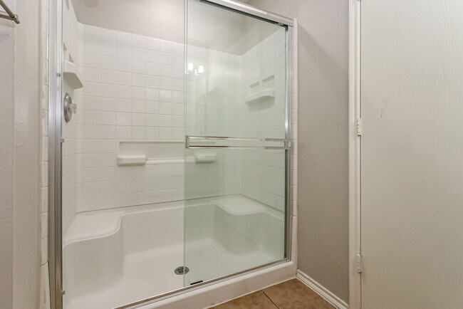 Foto del edificio - 6250 Gillian Park Dr