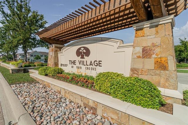 Building Photo - 988 Emil Pl