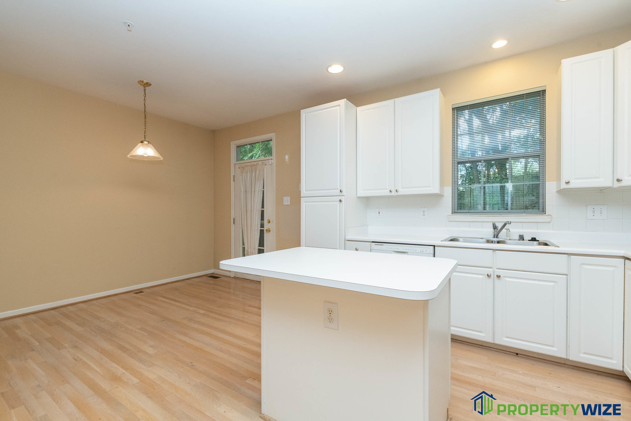 Primary Photo - 9334 Owings Choice Ct