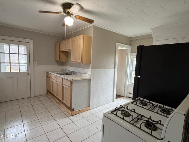 Building Photo - 102 Main Ave