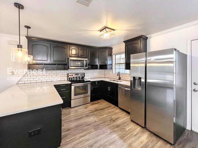 Building Photo - 613 Jefferson St