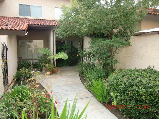 Foto principal - Beautiful 2bd+1.5ba Townhome
