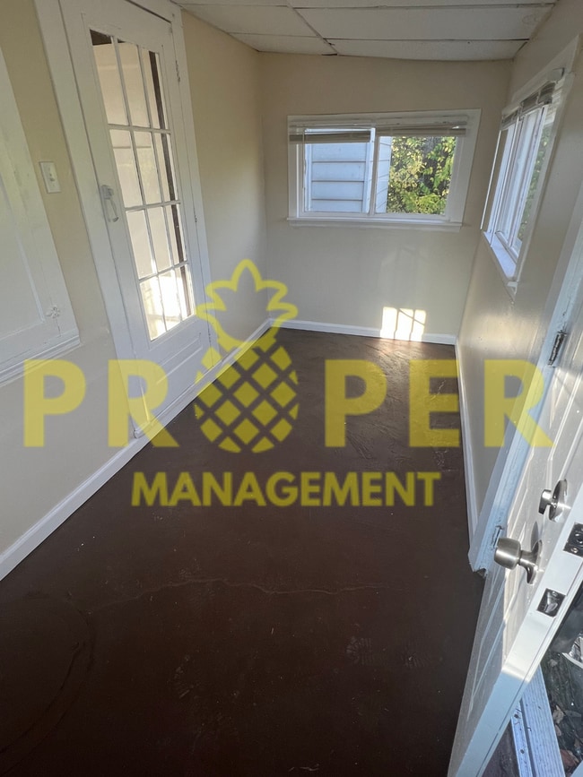 Building Photo - 3 bedrooms 1 bathroom for rent in Dayton