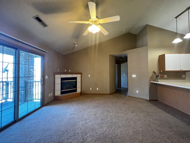 Foto del edificio - $1,250 | 2 Bedroom, 1 Bathroom Condo | Pet...
