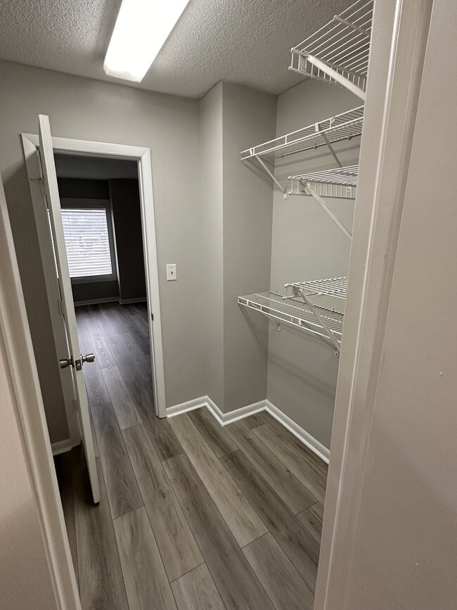 Foto del edificio - 1600 Park Cir