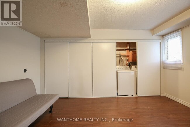 Building Photo - 44 Freshmeadow Dr