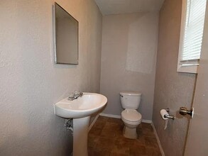 Building Photo - 117 E Louis St