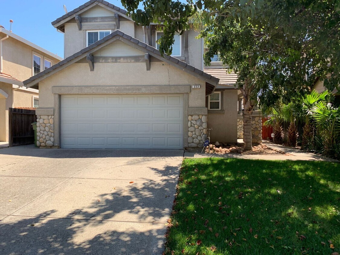 Primary Photo - Beautiful 3 Bedroom, 2.5 Brentwood Home
