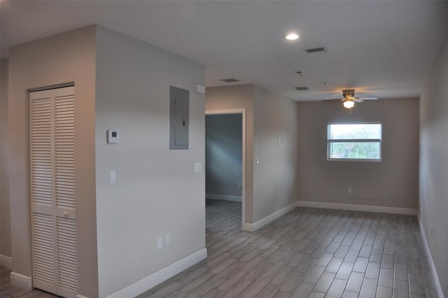 Foto del edificio - 1216 NW 6th Ct