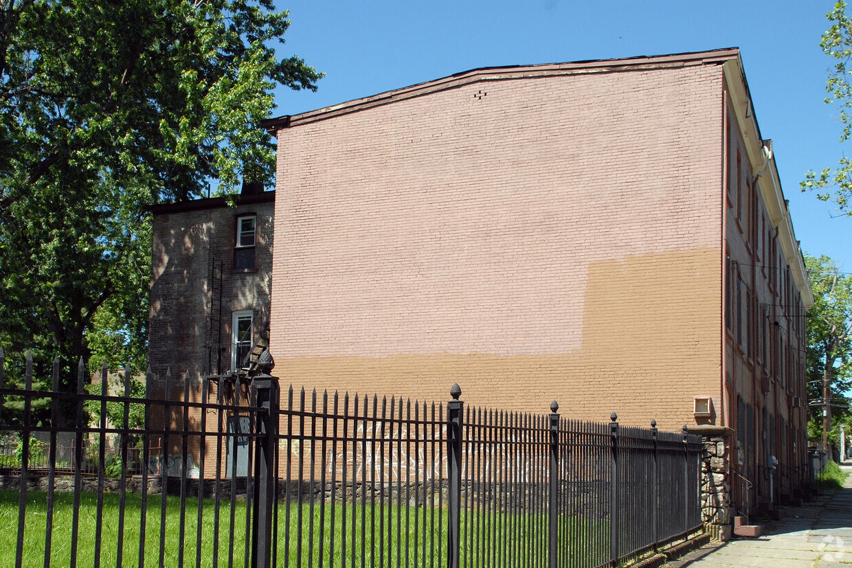 Building Photo - 159 Washington St