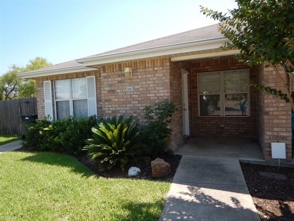 Primary Photo - 3 br, 2 bath Duplex - 2401 Brittain Ct