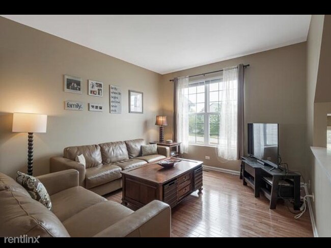 Building Photo - 3 br, 2.5 bath Townhome - 72 Village Stati...
