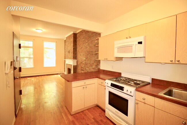 Building Photo - 207 Taaffe Pl