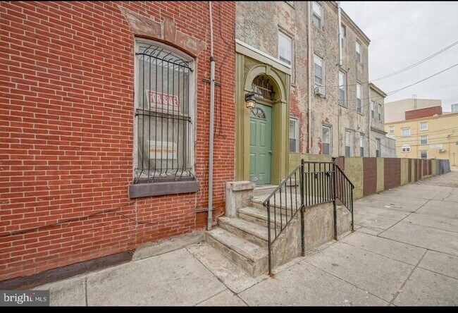 Entrada principal al apartamento. - 1542 N 15th St
